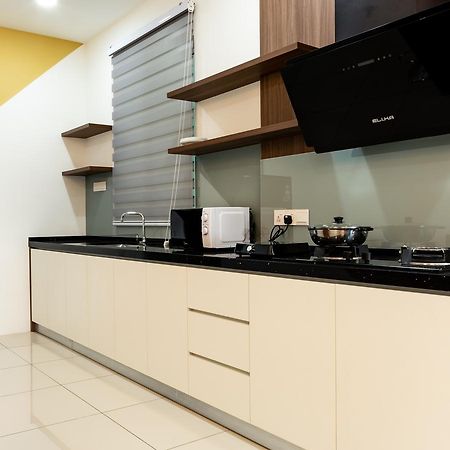 Southwest Island Suite By D Imperio Homestay Bayan Lepas Exteriér fotografie