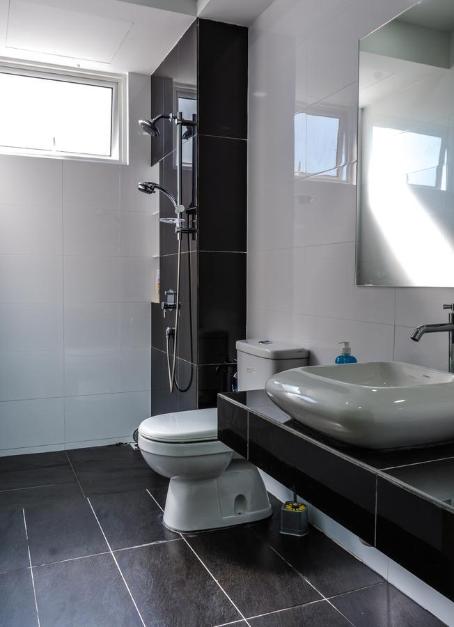 Southwest Island Suite By D Imperio Homestay Bayan Lepas Exteriér fotografie